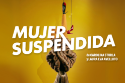 Mujer suspendida