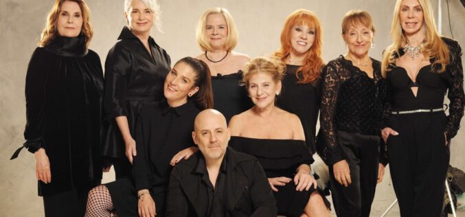 8 mujeres